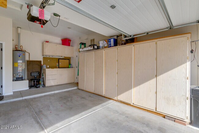 Building Photo - 3922 E Carson Rd