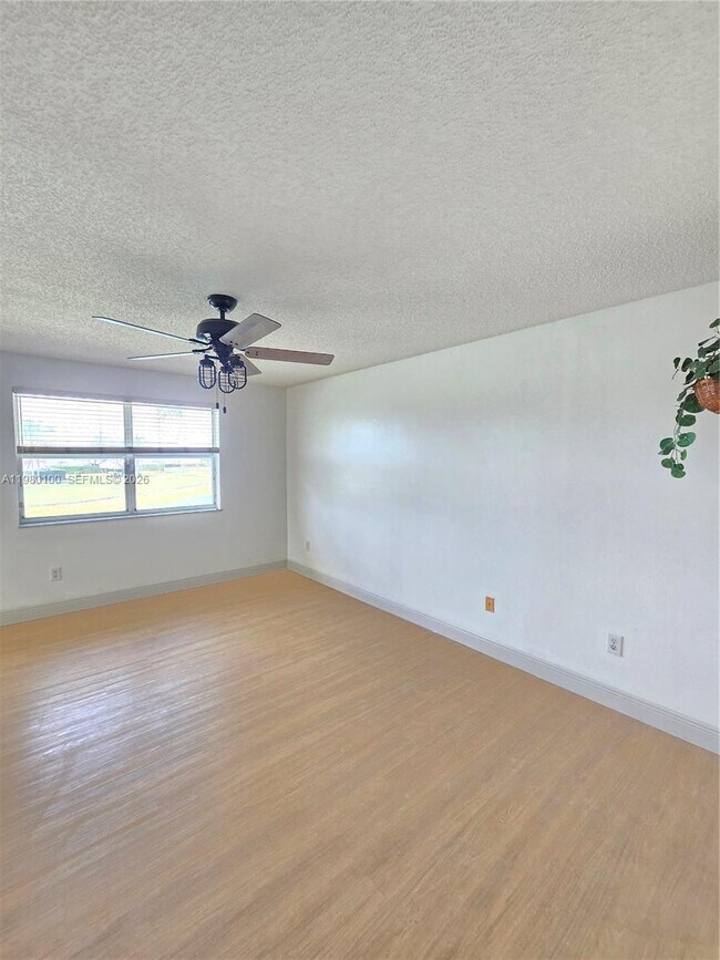 Building Photo - 2510 SE 19th Pl