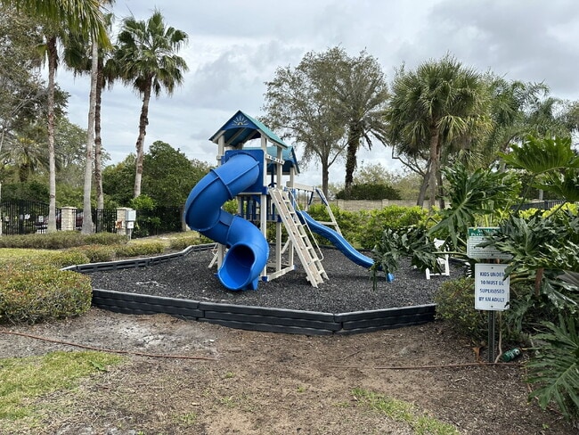 Building Photo - "Spacious 3-Bed Townhouse with 2.5 Baths in Beautiful Bradenton!"