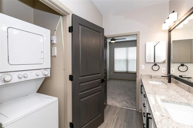 Building Photo - 1000 Ashwood Pkwy