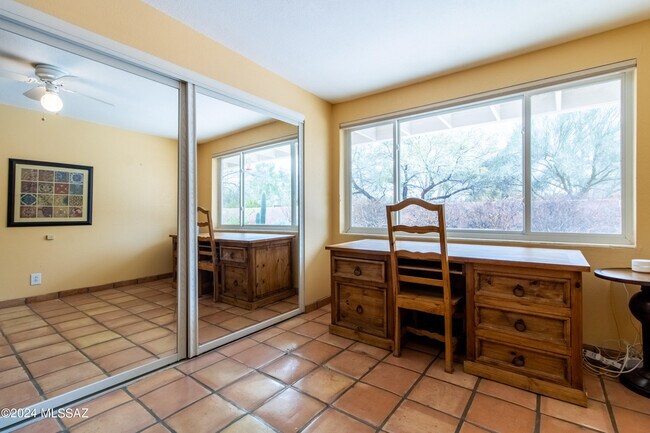 Building Photo - 3752 E Calle Guaymas