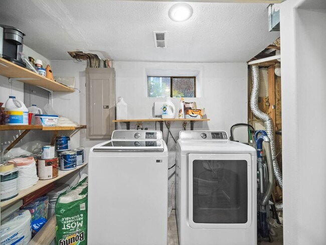 Building Photo - Charming 3-Bedroom Home in Downtown Spokane