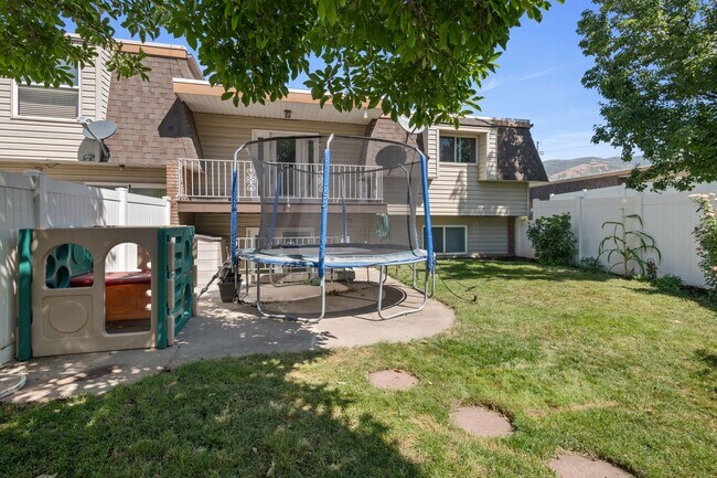 Building Photo - 553 N 200 W