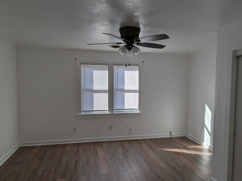 Building Photo - 1204 S 13th St