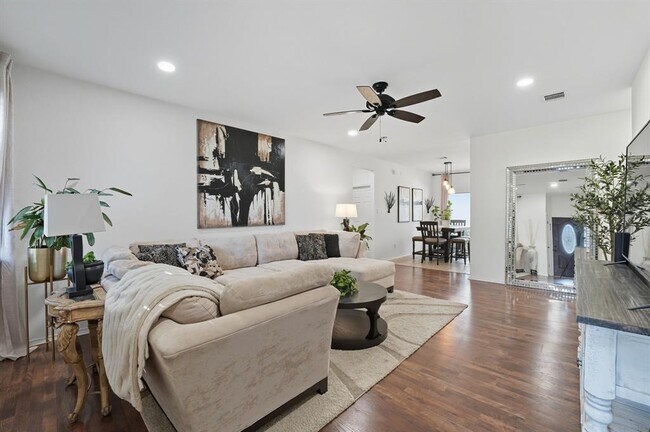 Building Photo - 305 Olmos Dr