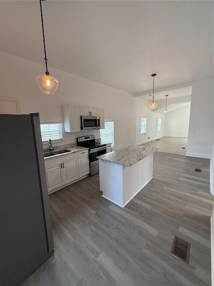 Building Photo - 114 W Amelia Ave