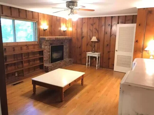 Building Photo - 418 Longest Rd