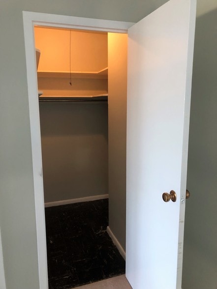 MAster BEdroom Walk In Closet - 5757 N Sheridan Rd