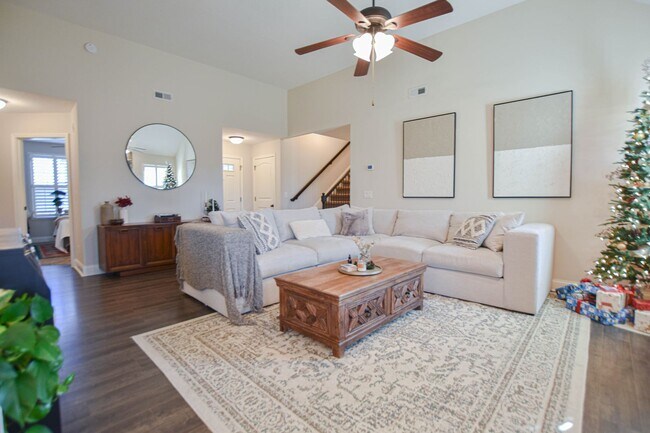 Building Photo - Pet Friendly Three Bedroom with Bonus!