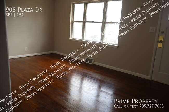 Building Photo - 908 Plaza Dr