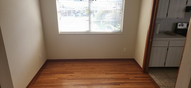 Building Photo - 800 Lake Shore Ter