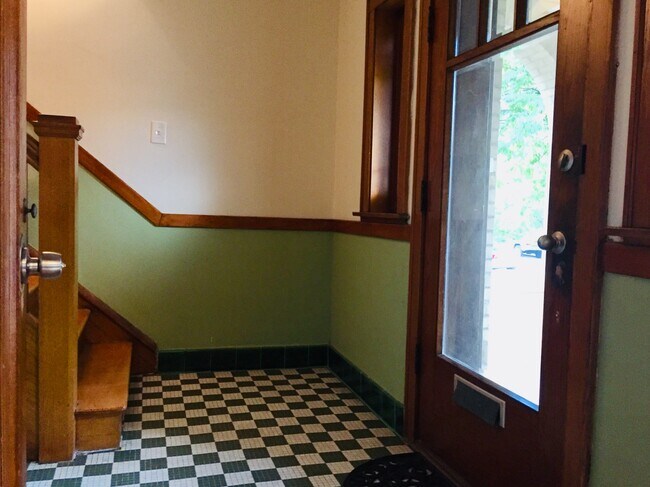 Building Photo - 1924 Kenilworth Ave