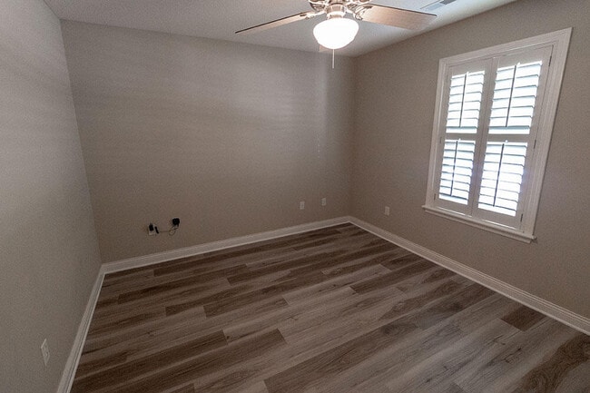 Building Photo - 6900 Madison Creek Dr