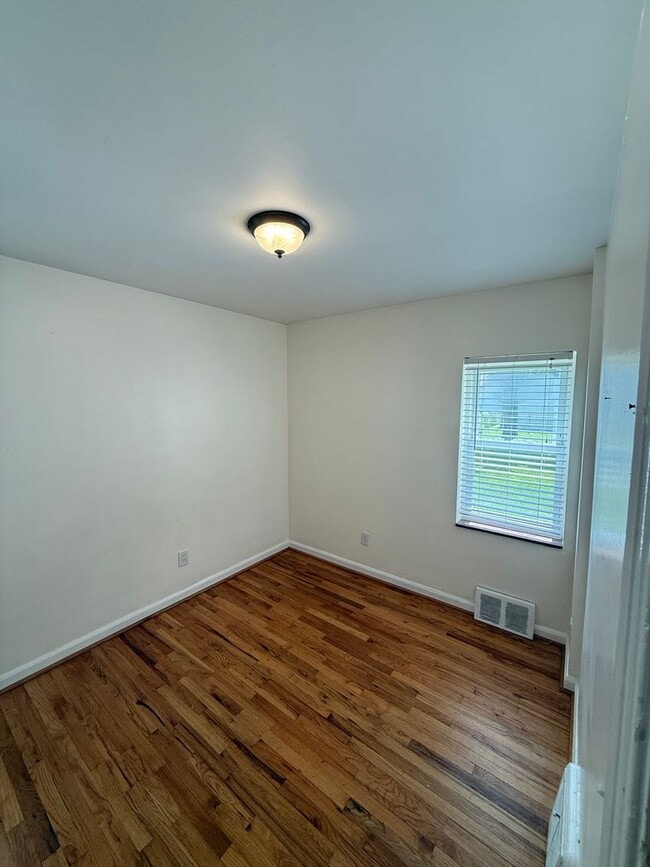 Building Photo - Move-In Ready 2-bedroom, 2-bathroom Home n...