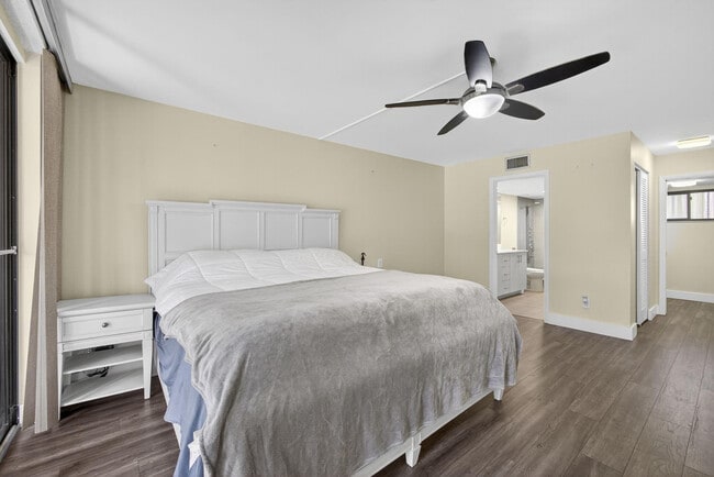 Building Photo - 4770 Fountains Dr S