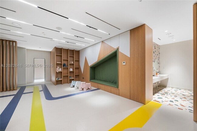 Building Photo - 300 S Biscayne Blvd