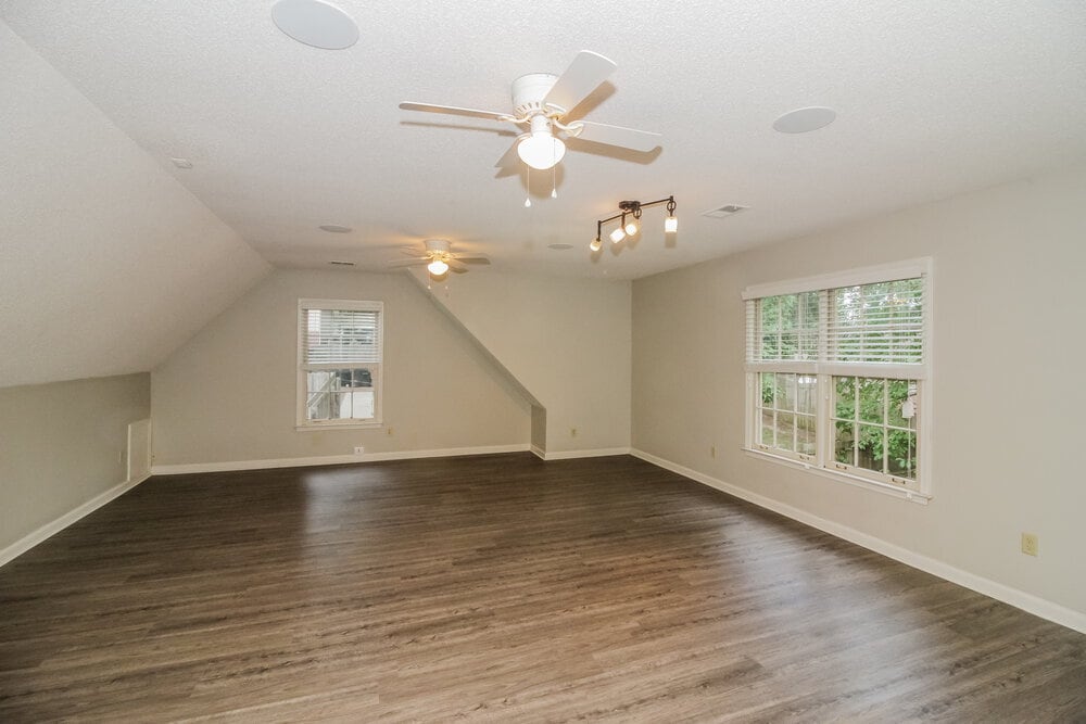 Building Photo - 405 Locust Grove Dr
