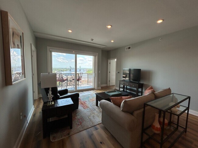 Building Photo - Two bedroom end unit condo with stunning d...