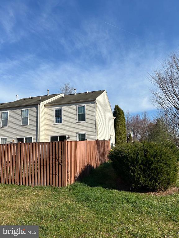 Building Photo - 1703 Bluffs Island Ct
