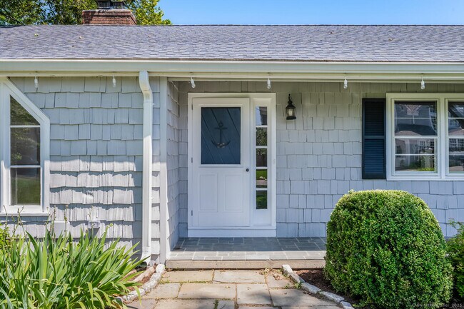 Building Photo - 16 Baywater Dr