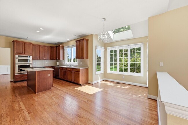 Building Photo - 4823 Vista Ridge Dr