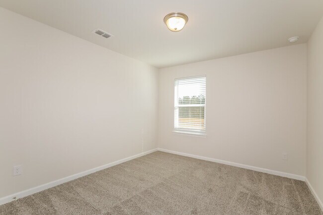 Building Photo - 739 Sara Mdw Rd