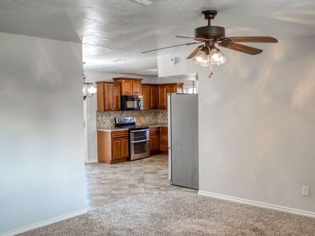 Building Photo - 3 Bedroom 2 Bath home in Shawnee!