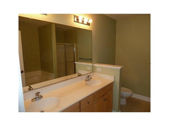 Building Photo - 4532 Willow Croft Dr