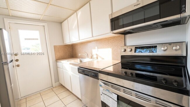 Building Photo - 7847 Miller Dr