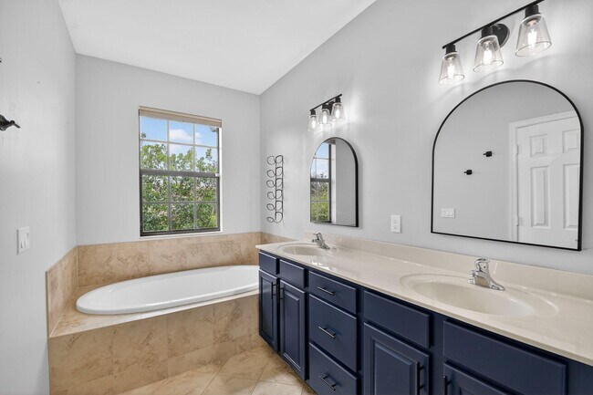 Building Photo - 10457 Wellington Parc Dr