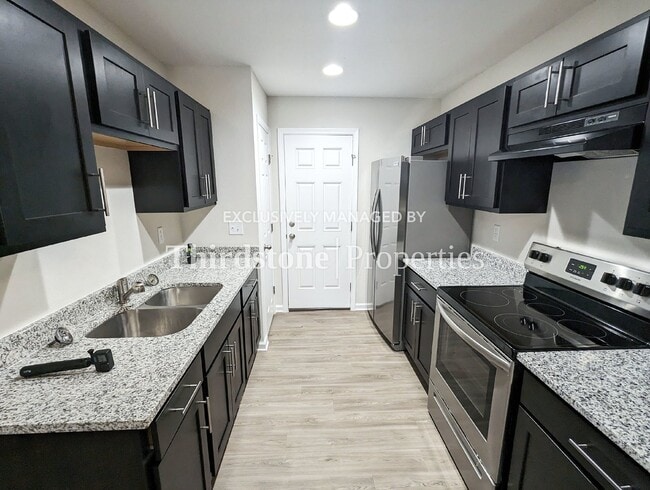 Building Photo - 938 Ardoon St