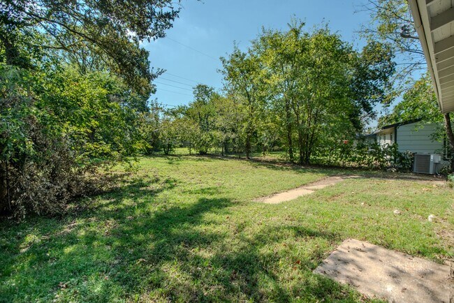 Building Photo - 125 Vandenburg Dr