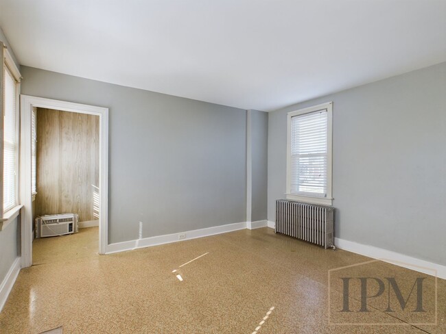 Building Photo - Available Now - Spacious 1 bedroom 2nd flo...