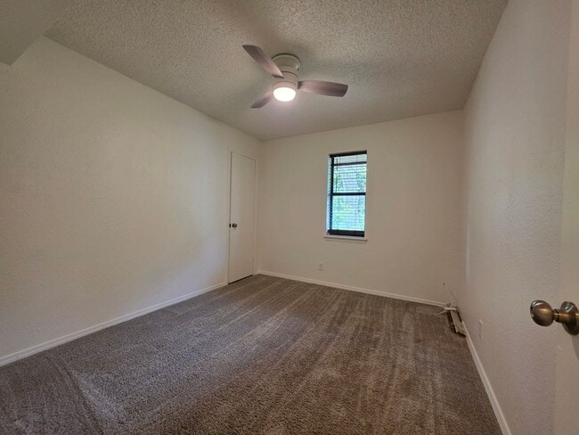 Building Photo - 3 bedroom home in Tecumseh!