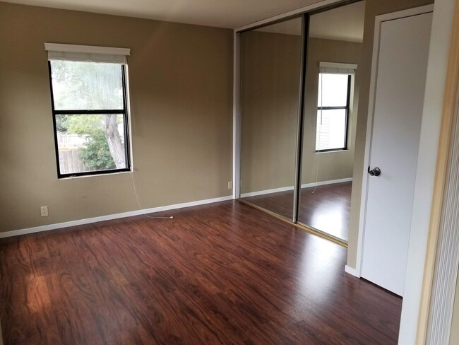 Building Photo - 467 Buchon St