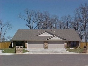 Shadowbrook - Fianna Place Court Duplexes