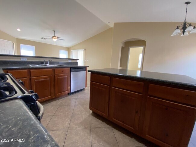 Building Photo - 46065 W Starlight Dr