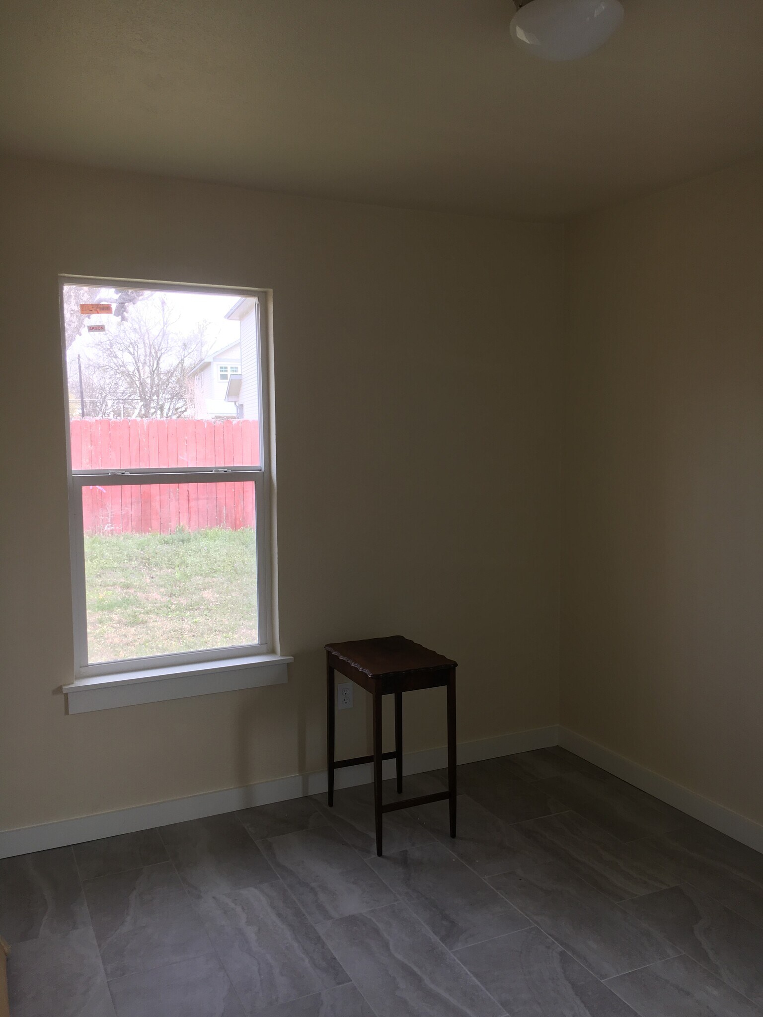 Larger BR looking to yard - 5802 Tracy Lynn Ln