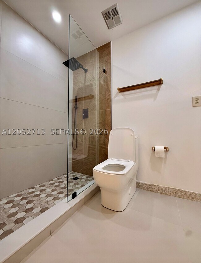 Building Photo - 14293 Kendale Lakes Dr