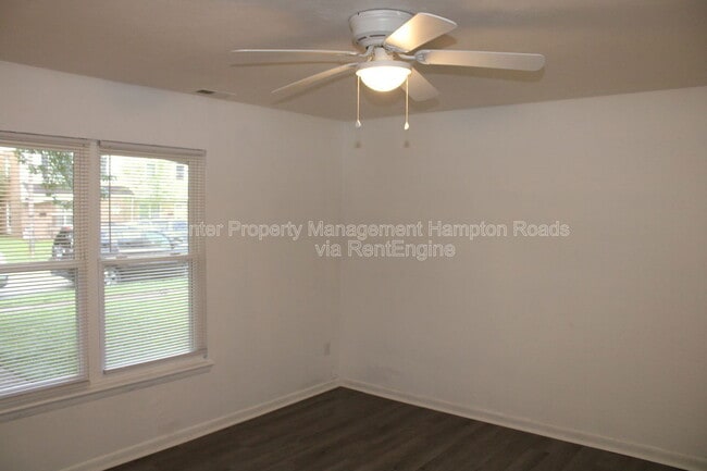 Building Photo - 5776 W Hastings Arch