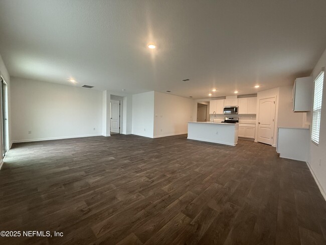 Building Photo - 350 Ardila Cir