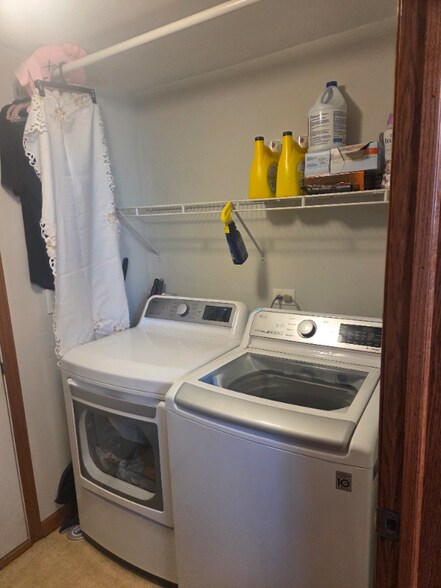 Building Photo - 1609 Grove Ct