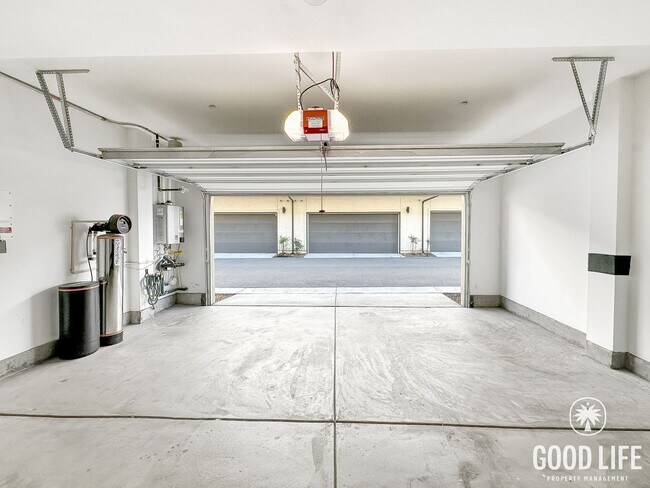 Building Photo - Luxury 3-Level 4BR Home | 1,696 Sq Ft | New Build San Diego Living