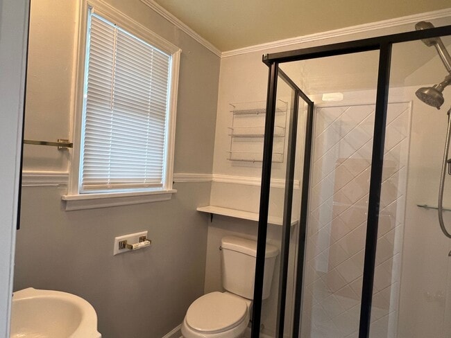 Building Photo - Walk to the Beach - 2 Bedroom, 1 Bath, Unfurnished, 2nd Floor Apartment! Available Soon!