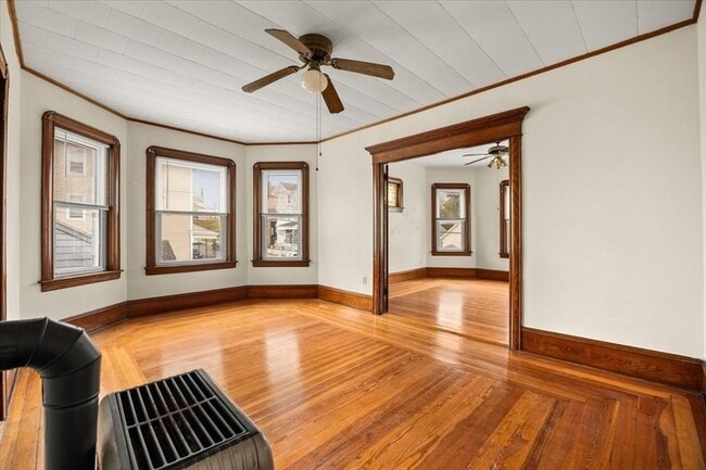 Building Photo - 576 Slade St