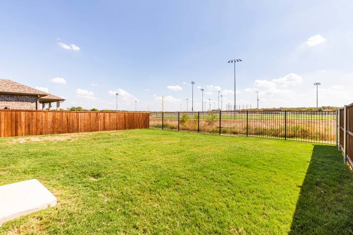 Building Photo - 528 Bronze Forest Dr