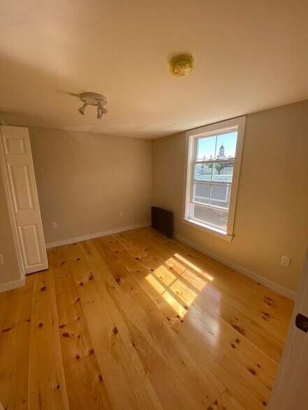 Building Photo - 41 School St