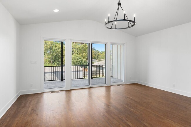 Building Photo - Main St Townhomes