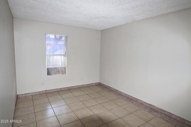 Building Photo - 1718 E 6th Ave