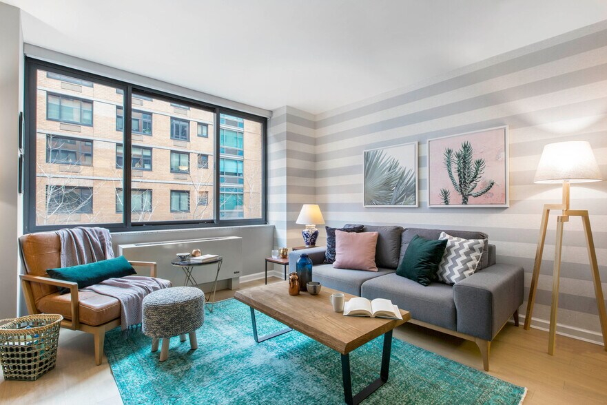 Primary Photo - 535 W 23 St